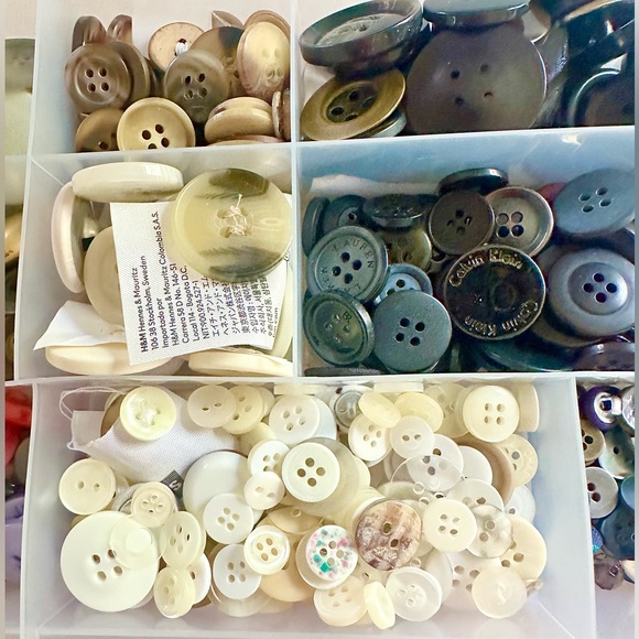 Buttons, Buttons & More Buttons - Picture 5 of 9